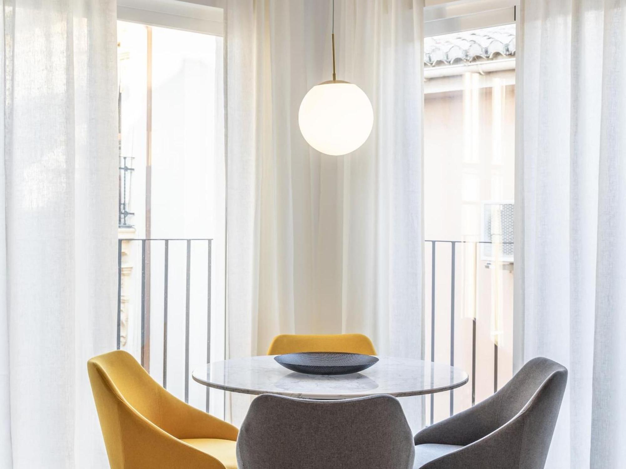 Central Stylish And Elegant 1 & 2 Bedroom Apartments I Granada Luaran gambar