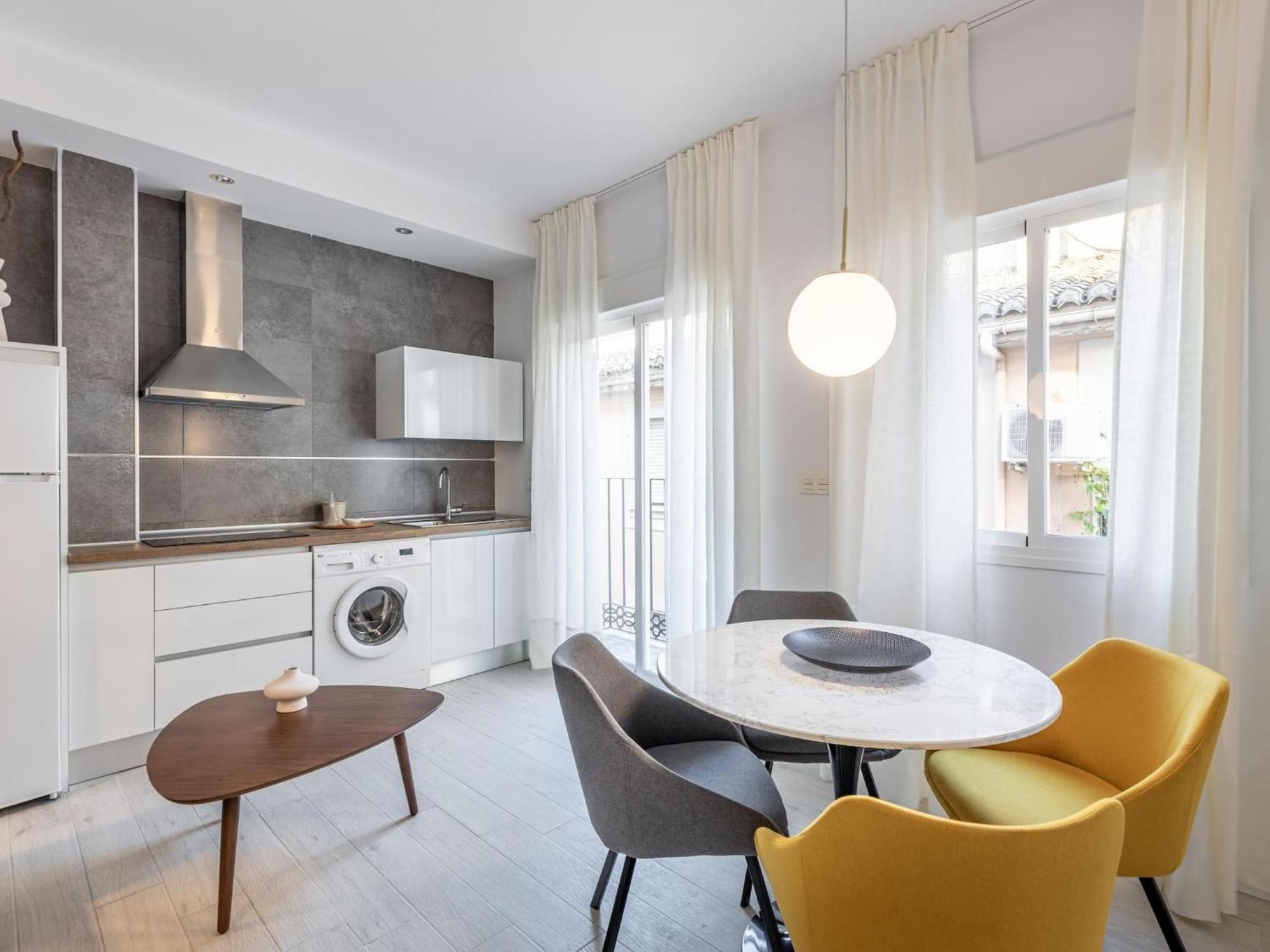 Central Stylish And Elegant 1 & 2 Bedroom Apartments I Granada Luaran gambar